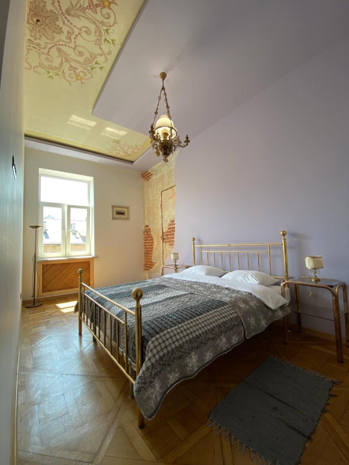 3 Bedrooms Apartment On Nasypna 3 Лвив Екстериор снимка