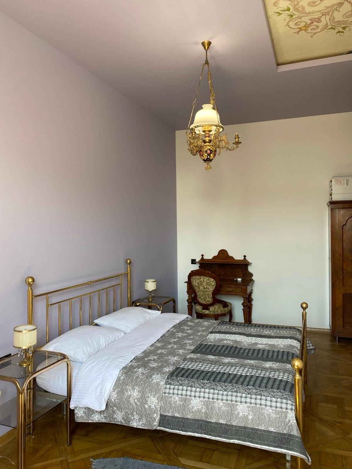 3 Bedrooms Apartment On Nasypna 3 Лвив Екстериор снимка